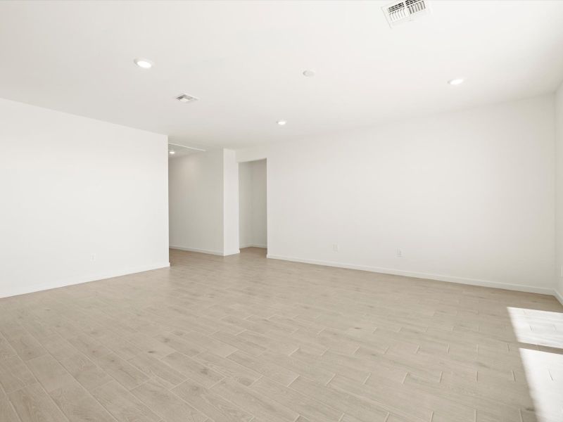 Spacious, unfurnished interior of a new home in Rancho Mirage Signature Series, Maricopa (Image 10).