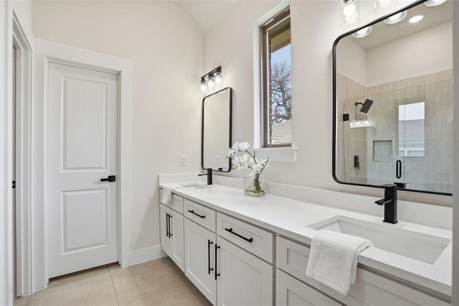 Furnished interior view inside a new home in , Dallas (Image 18). Furnished interior view inside a new home in , Dallas (Image 18).