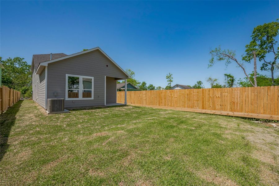 Exterior details and patio area of a home in , Houston (Image 33).