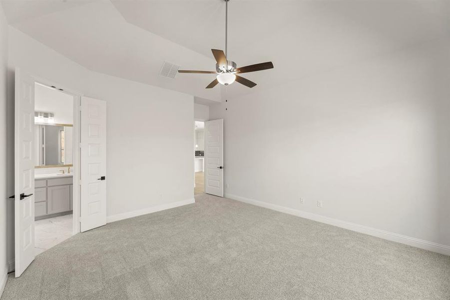 Spacious, unfurnished interior of a new home in Lake Shore Village, Rowlett (Image 21).