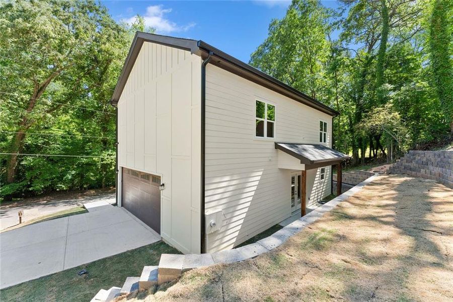 Exterior details and patio area of a home in , Gainesville (Image 3).