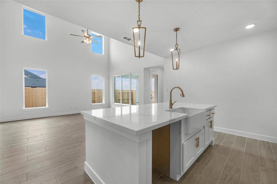 Representative image. Features, selections and colors may vary.