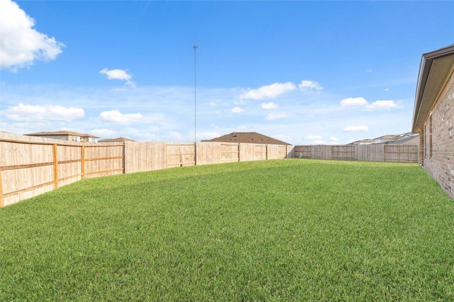 Exterior details and patio area of a home in Parks Edge, Missouri City (Image 22).