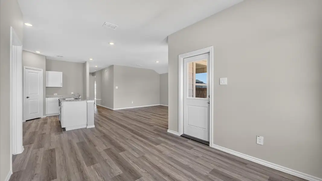 Spacious, unfurnished interior of a new home in The Hills at Reunion, Newark (Image 25).