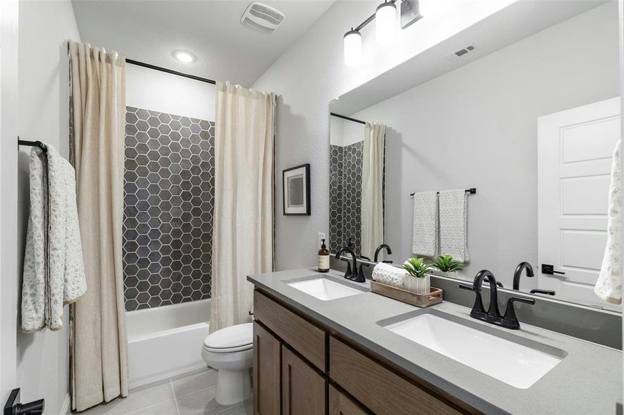 Furnished interior view inside a new home in Kentsdale Farms, DeSoto (Image 23). Furnished interior view inside a new home in Kentsdale Farms, DeSoto (Image 23).