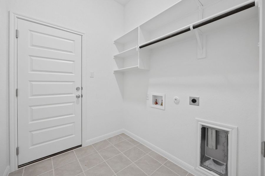 Spacious, unfurnished interior of a new home in Trinity Ranch, Elgin (Image 26).