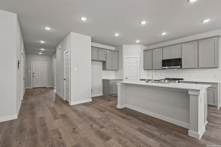 Furnished interior view inside a new home in Hiddenbrooke, Seguin (Image 5).