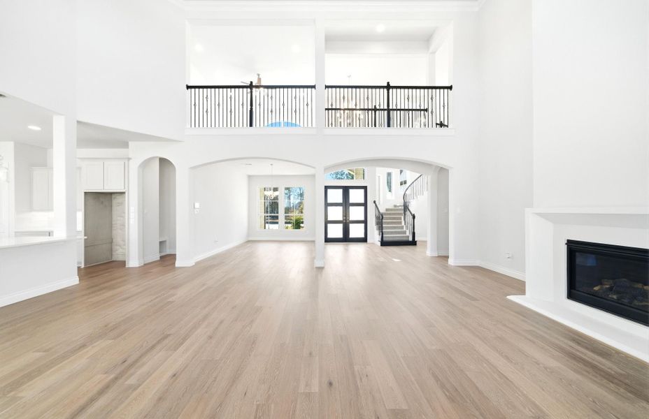 Spacious, unfurnished interior of a new home in Artavia 70′, Conroe (Image 26).