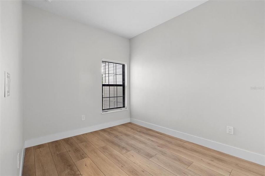 Spacious, unfurnished interior of a new home in , Tampa (Image 23).