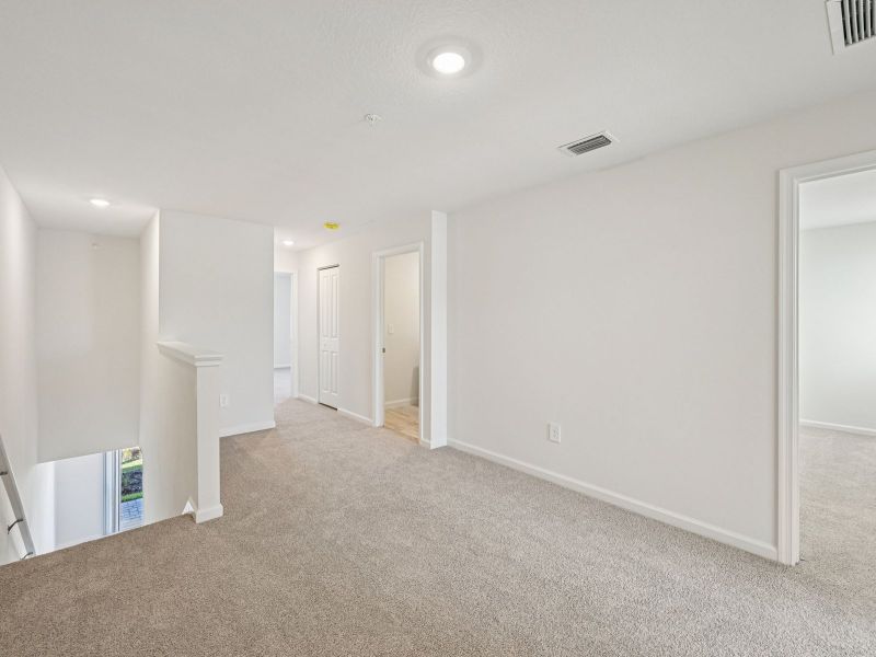 Spacious, unfurnished interior of a new home in Tidewater, Fort Pierce (Image 15).