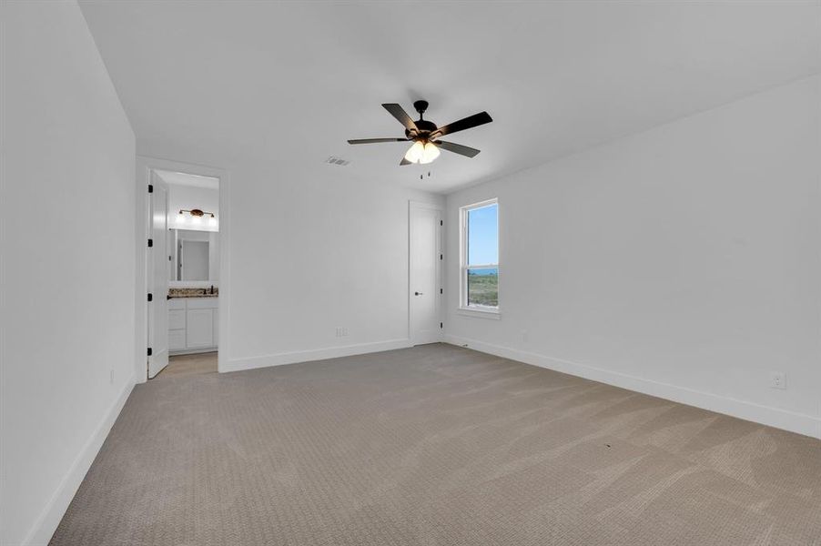 Spacious, unfurnished interior of a new home in , Waxahachie (Image 16).