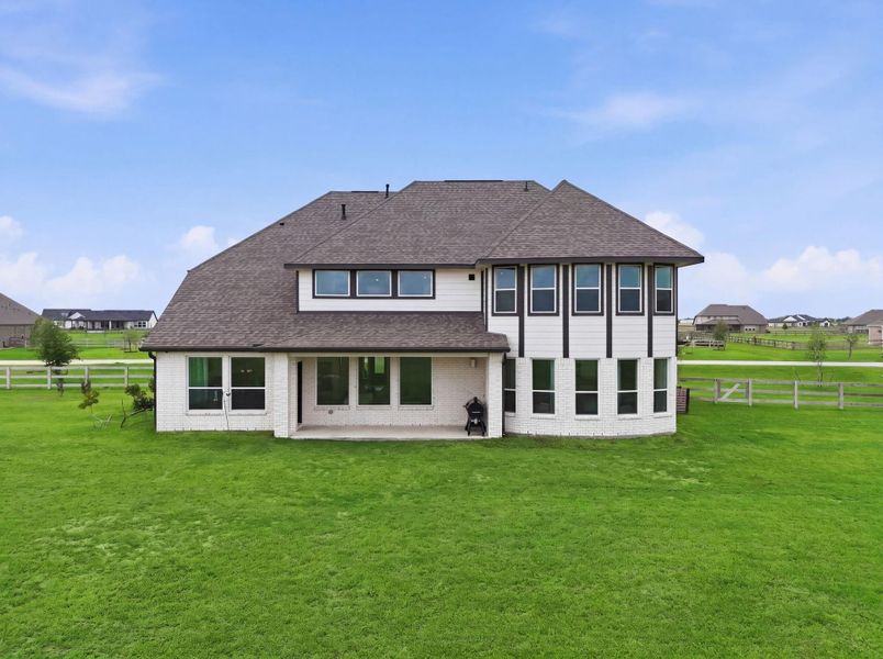Exterior details and patio area of a home in , Waller (Image 4).