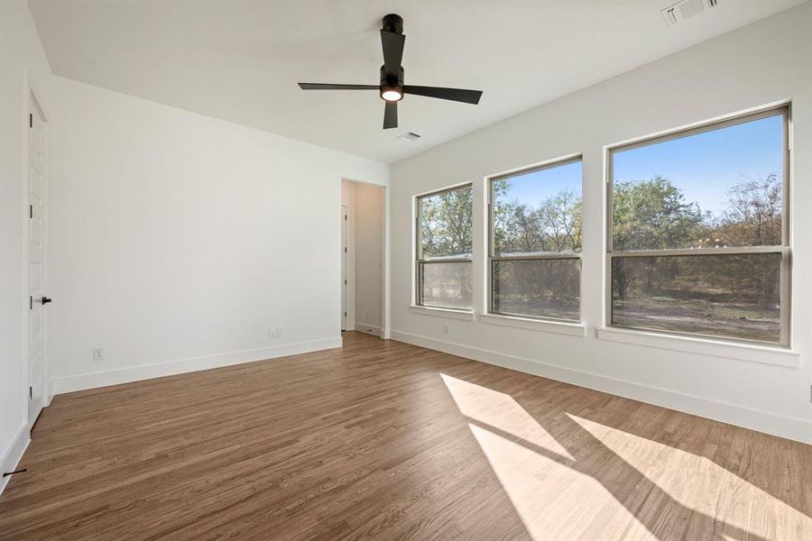 Spacious, unfurnished interior of a new home in Rolling Creek Ranch, Aledo (Image 34).