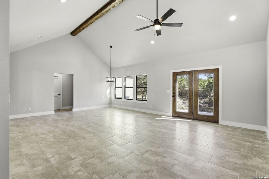 Spacious, unfurnished interior of a new home in , Canyon Lake (Image 22).
