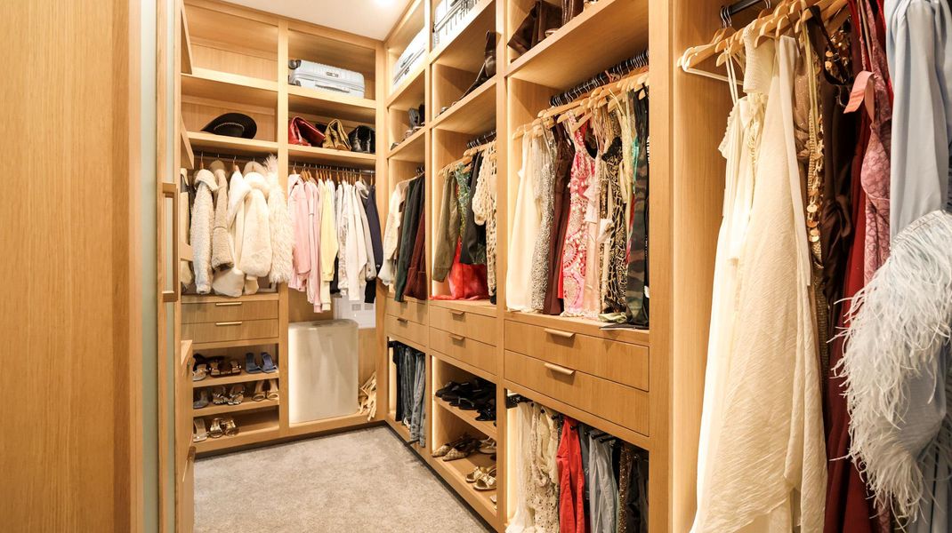 Custom-designed closet system with abundant storage, offering bespoke organization for any wardrobe. Custom-designed closet system with abundant storage, offering bespoke organization for any wardrobe.