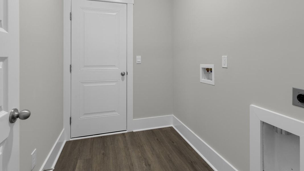 Spacious, unfurnished interior of a new home in The Cove at Indigo Preserve, Leland (Image 23).