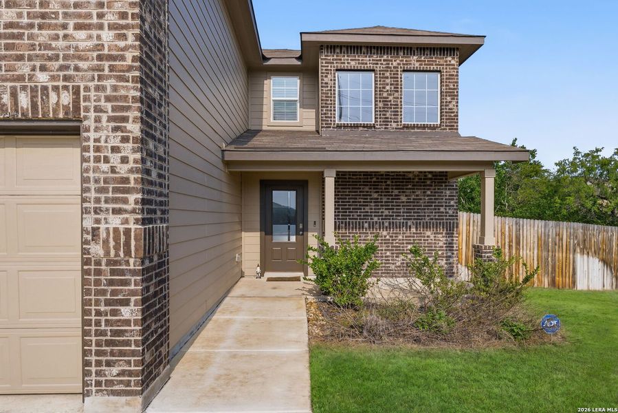 Exterior details and patio area of a home in Laurel Vistas, San Antonio (Image 20).