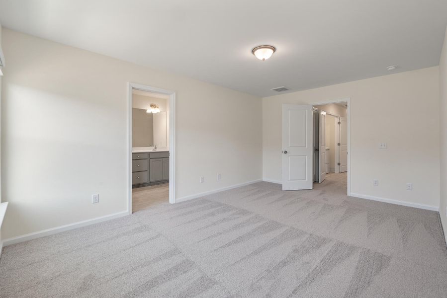 Spacious, unfurnished interior of a new home in The Landings at Montague, Goose Creek (Image 29).
