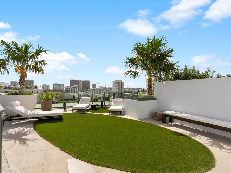 Rooftop Meditation Lawn