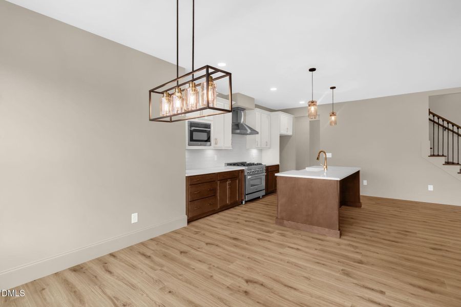 15-web-or-mls-8810 Rudy Dr-14