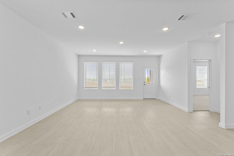 Spacious, unfurnished interior of a new home in Espada, San Antonio (Image 23).