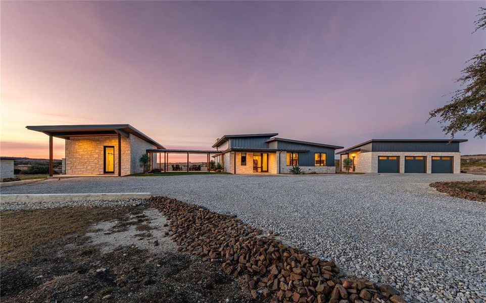 Community amenities in , Glen Rose (Image 31).