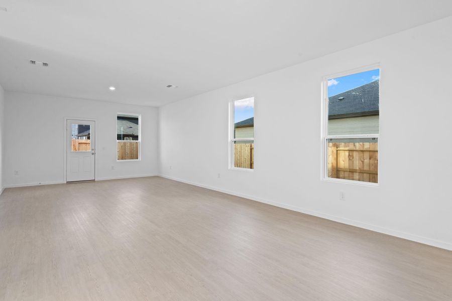 Spacious, unfurnished interior of a new home in Windcress, Baytown (Image 14). Spacious, unfurnished interior of a new home in Windcress, Baytown (Image 14).
