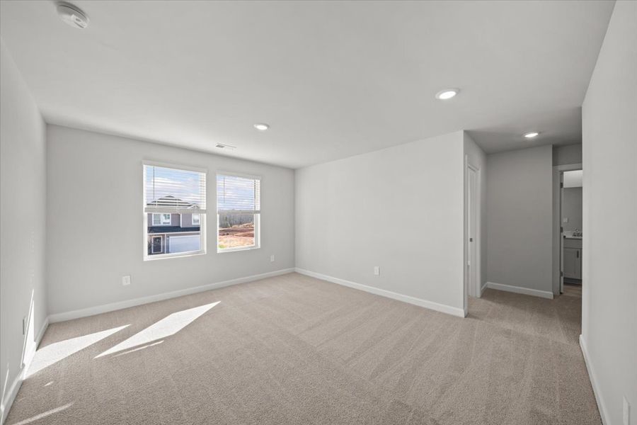 Spacious, unfurnished interior of a new home in Brayfield Manor - Signature Collection, Wellford (Image 15).