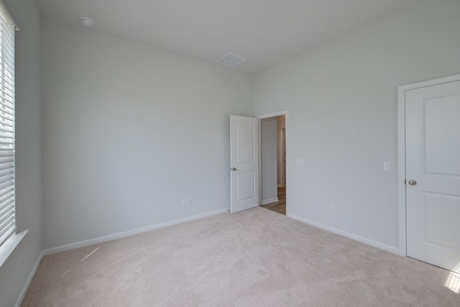 Spacious, unfurnished interior of a new home in , Charleston (Image 24).
