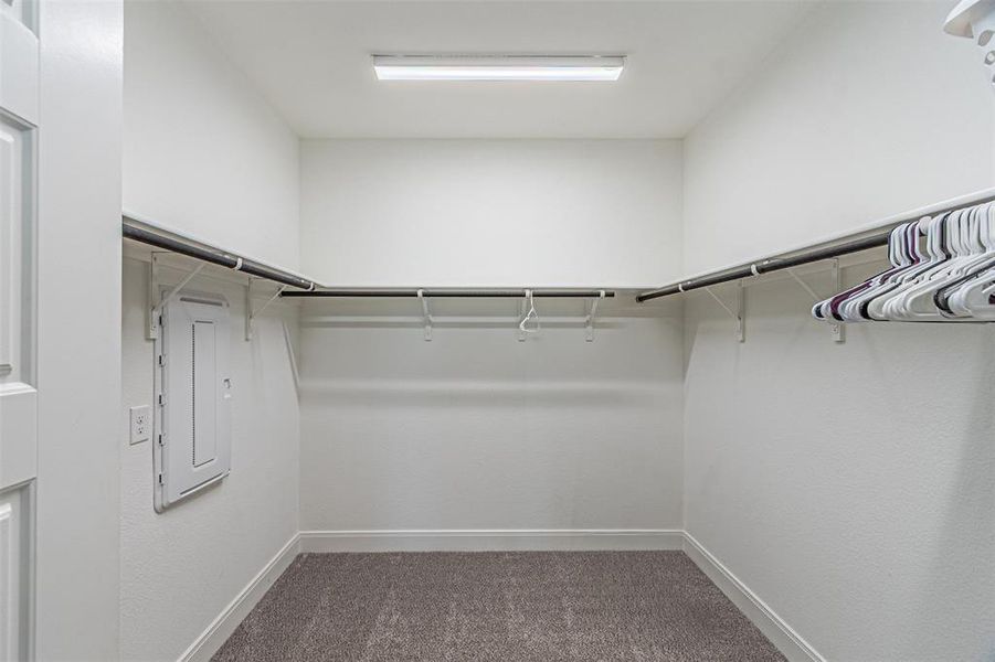 Spacious, unfurnished interior of a new home in , Aubrey (Image 23).