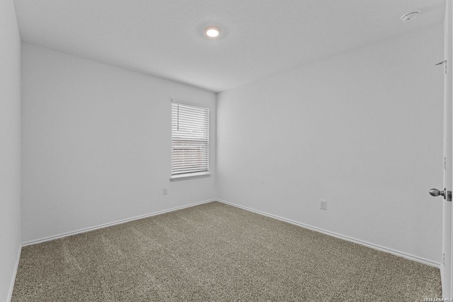 Spacious, unfurnished interior of a new home in Laurel Vistas, San Antonio (Image 14).