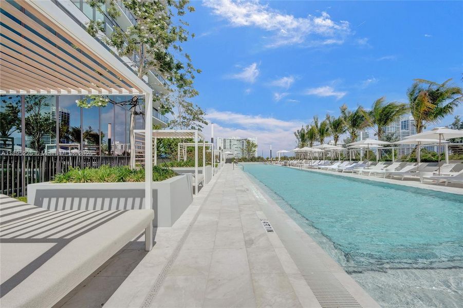 Community amenities in 72 Park, Miami (Image 43).