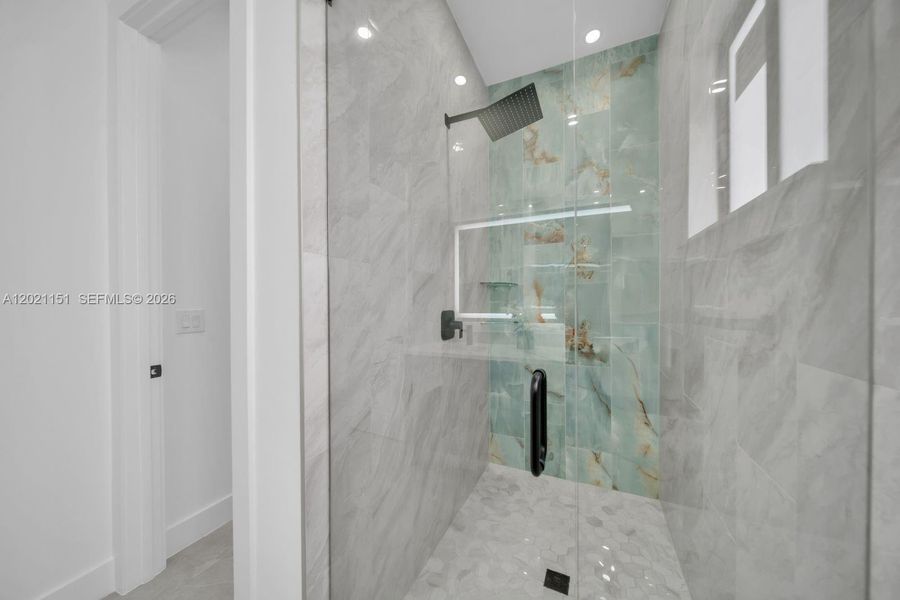 Image 33 of a home in .
