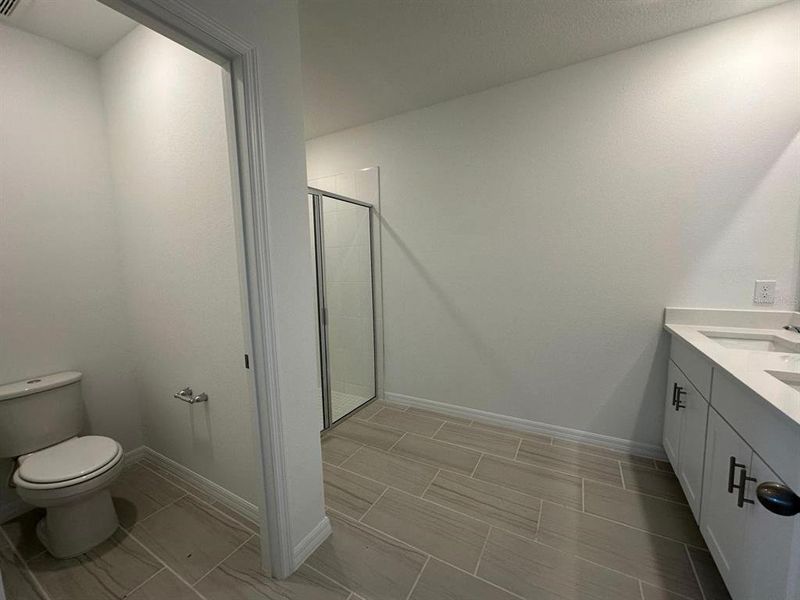 Spacious, unfurnished interior of a new home in , Winter Haven (Image 9).