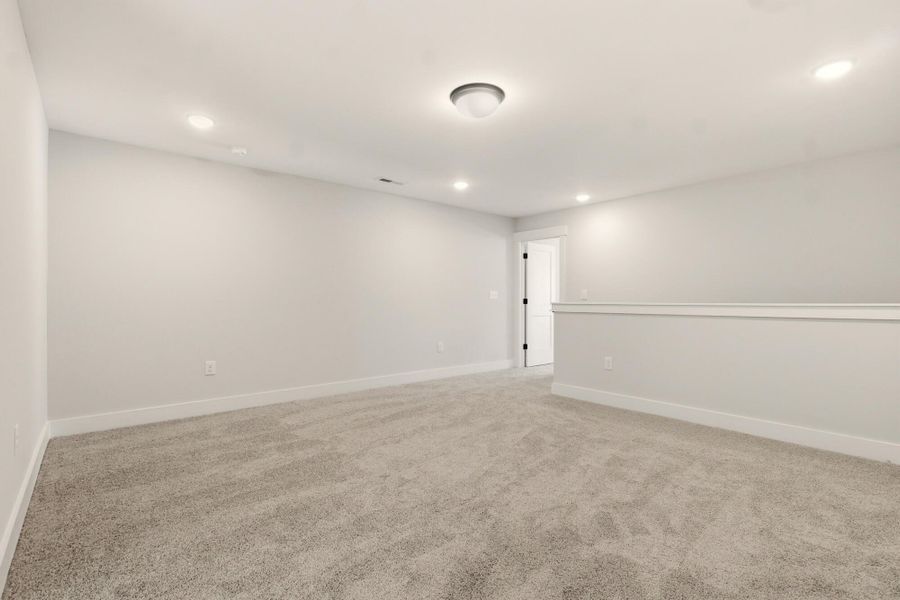 Spacious, unfurnished interior of a new home in Harbor Crossing, Greensboro (Image 28).