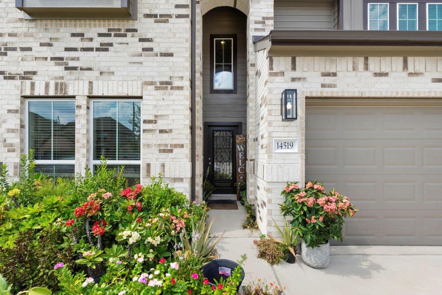 Exterior details and patio area of a home in Edgewood Village, Houston (Image 3). Exterior details and patio area of a home in Edgewood Village, Houston (Image 3).
