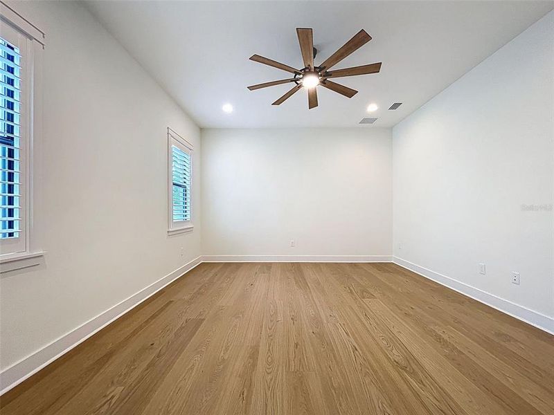 Spacious, unfurnished interior of a new home in , Tampa (Image 70).