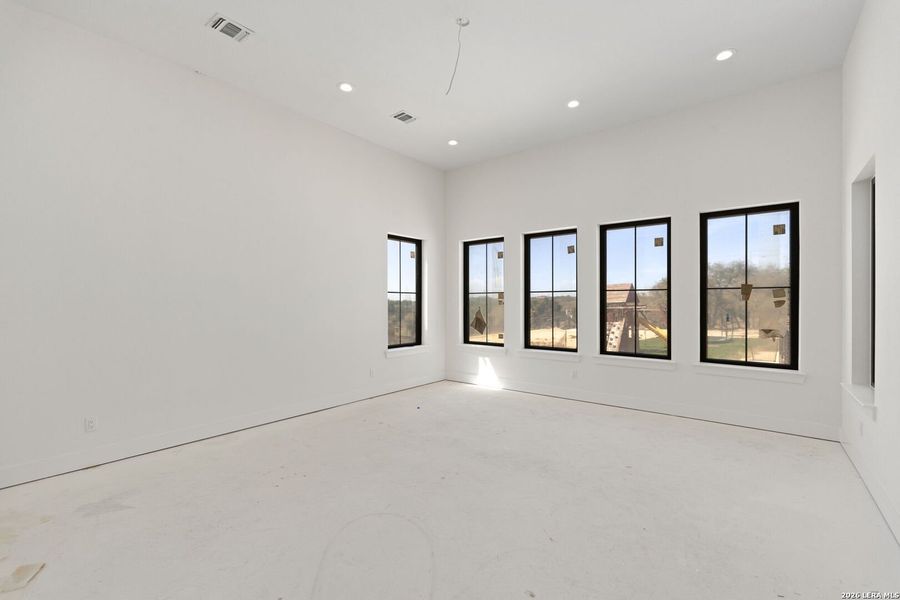 Spacious, unfurnished interior of a new home in , Bulverde (Image 23).