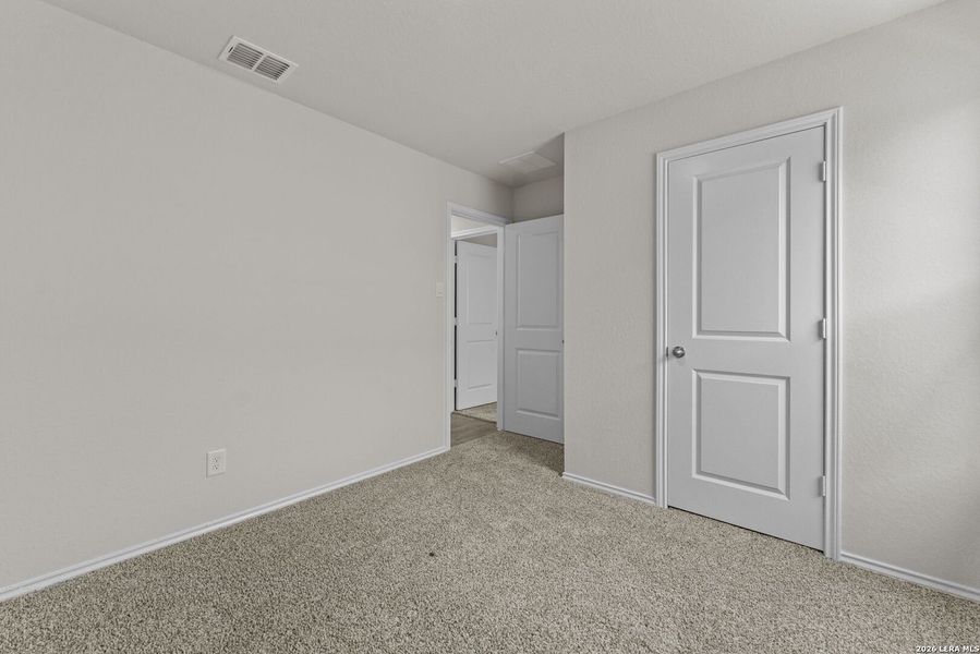Spacious, unfurnished interior of a new home in Spring Valley, New Braunfels (Image 23).