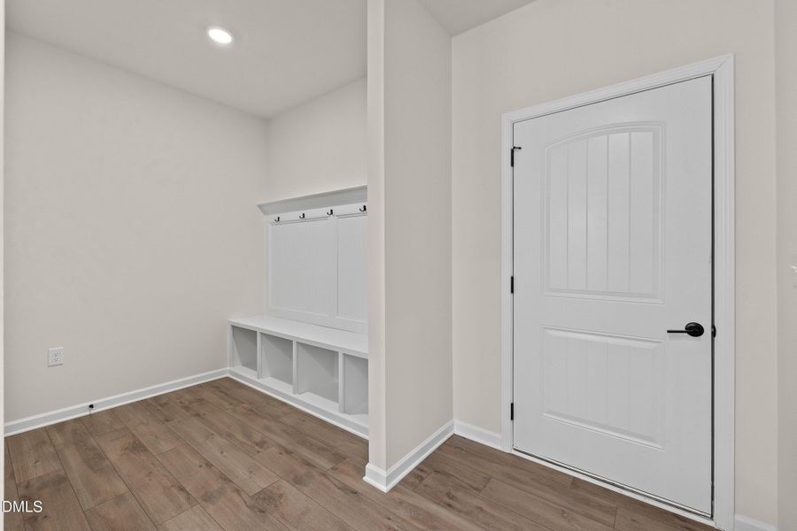 32-23 Knoll_7106 32-23 Knoll_7106