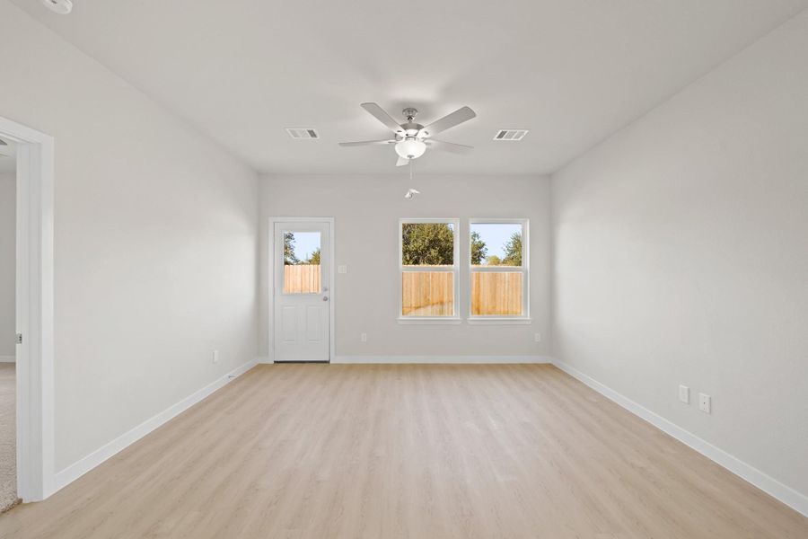 Spacious, unfurnished interior of a new home in Riverwood Ranch, Angleton (Image 17).