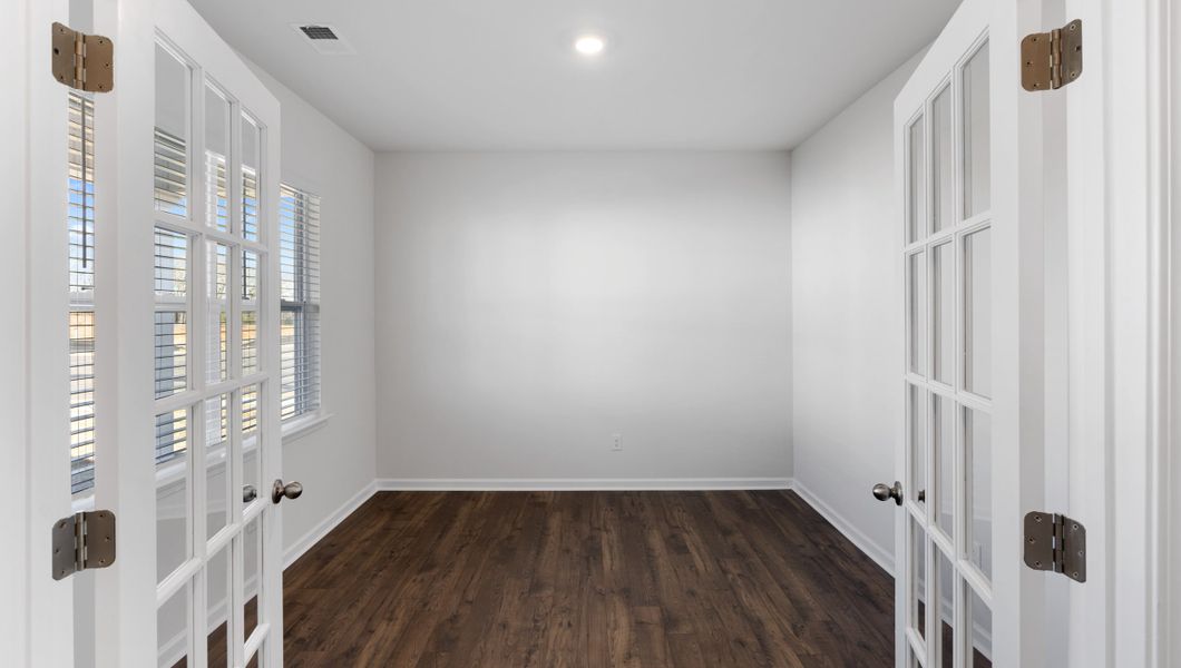 Spacious, unfurnished interior of a new home in Spring Ridge, Anderson (Image 17).