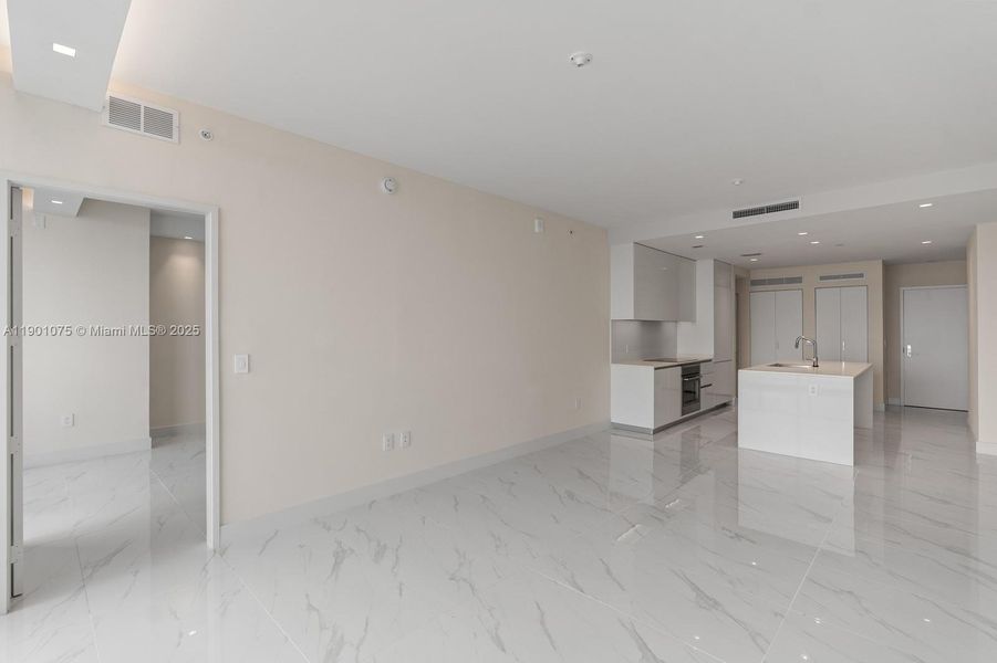 Spacious, unfurnished interior of a new home in Aria Reserve, Miami (Image 31). Spacious, unfurnished interior of a new home in Aria Reserve, Miami (Image 31).