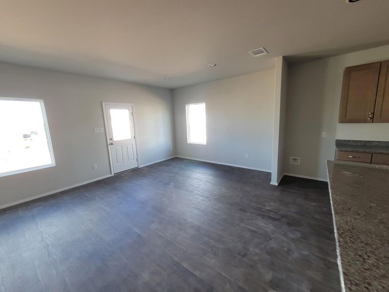 Spacious, unfurnished interior of a new home in Cloverleaf, Austin (Image 20).