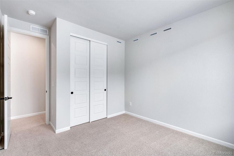 Spacious, unfurnished interior of a new home in Sugar Mill Village, Longmont (Image 17).