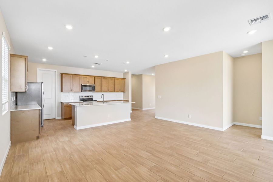 1,747sf New Home in Buckeye, AZ.  - Slide 6