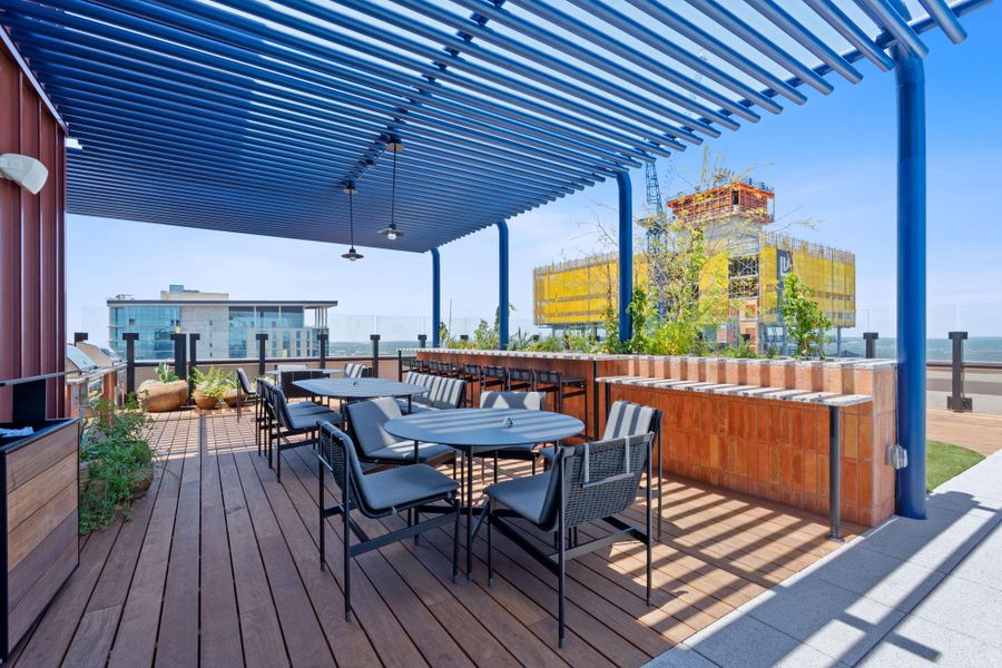 Outdoor dining area on level 41