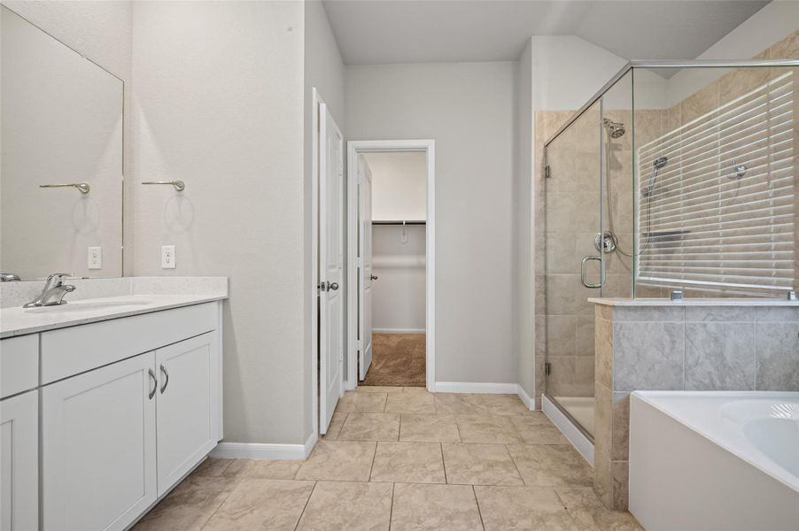 Furnished interior view inside a new home in , Texas City (Image 9).