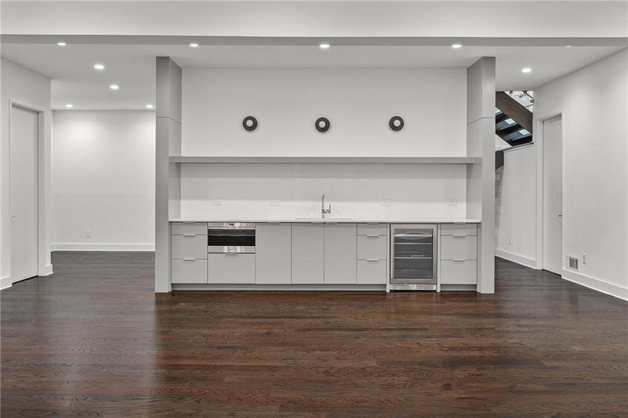 Spacious, unfurnished interior of a new home in , Atlanta (Image 28).