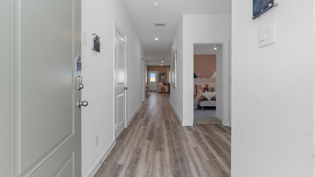 Spacious, unfurnished interior of a new home in Caldwell Crossing, Iowa Colony (Image 18).